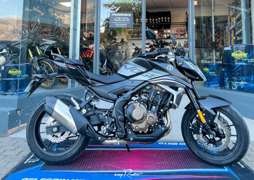 location moto royan Honda CB125R 2
