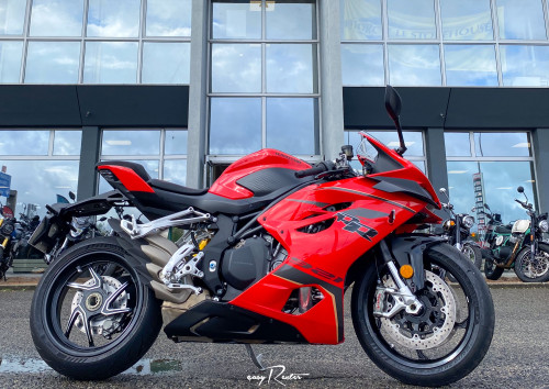 location moto royan Honda CB125R 2