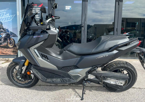 location moto royan Honda CB125R 2