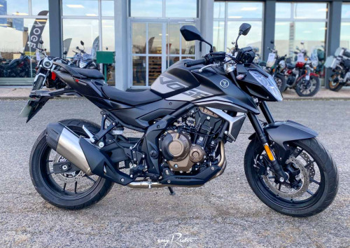 location moto royan Honda CB125R 2