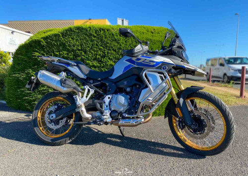 location moto royan Honda CB125R 2