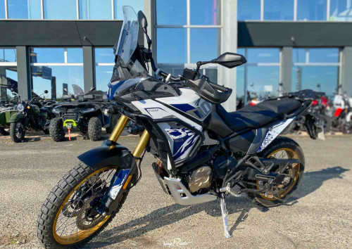 location moto royan Honda CB125R 2