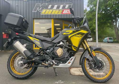location moto royan Honda CB125R 2