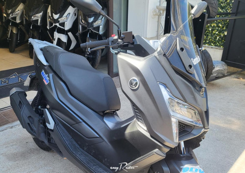 Location moto Cadillac Benelli Trek 502 2