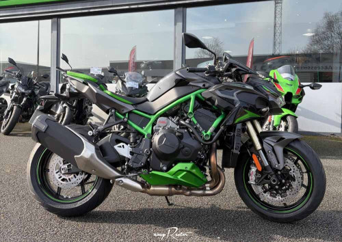 location moto Angers Kawasaki Z900 RS 15641