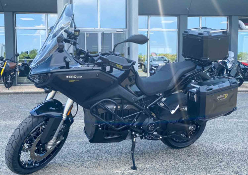 location moto royan Honda CB125R 2