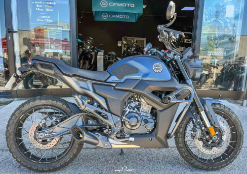 location moto royan Honda CB125R 2