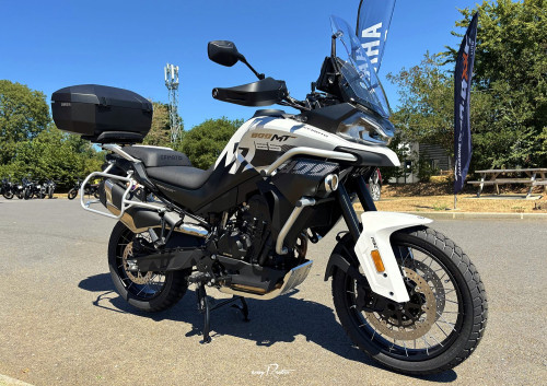 location moto Granville CF Moto 800 MT-ES 3