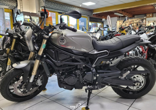Location moto Benelli Trek 502 0