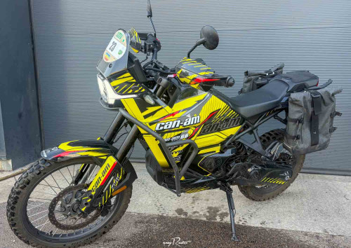 location moto royan Honda CB125R 2
