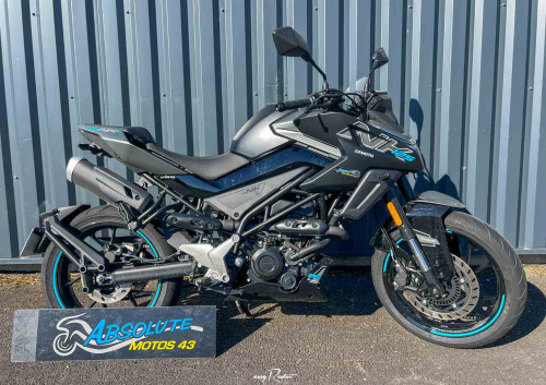location moto Yssingeaux CF Moto 125 NK 1
