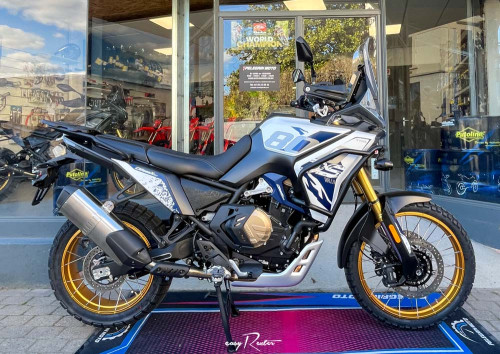 location moto royan Honda CB125R 2