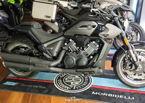 location moto royan Honda CB125R 2