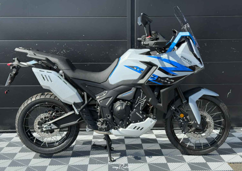 Location moto Benelli Trek 502 0
