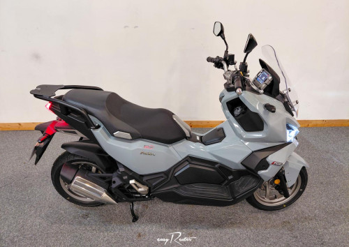 location moto royan Honda CB125R 2