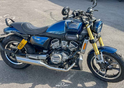 location moto Vannes Hyosung GV 125 X 1