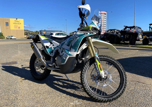 location moto royan Honda CB125R 2