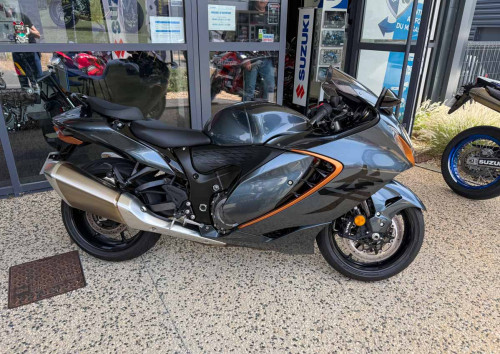 location moto royan Honda CB125R 2