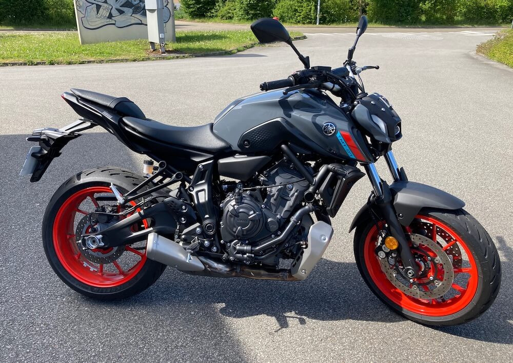 Rent Yamaha MT07, Laval