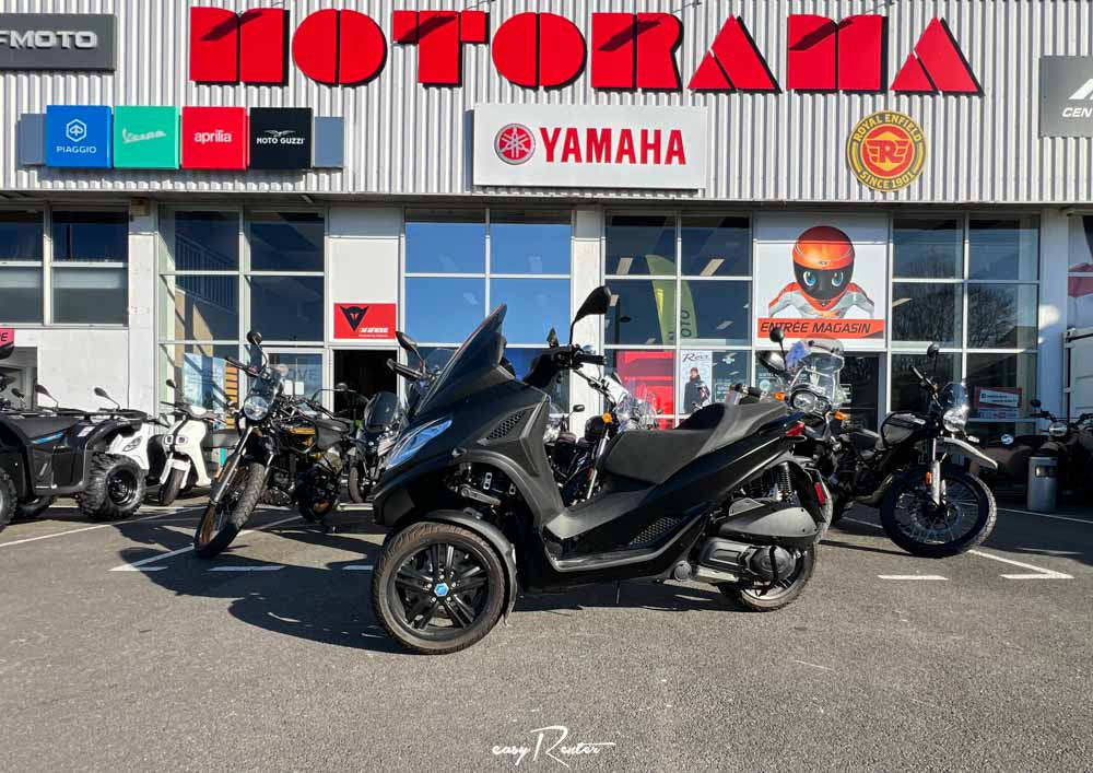 Nancy Guzzi V7 Stone motorcycle rental 14939
