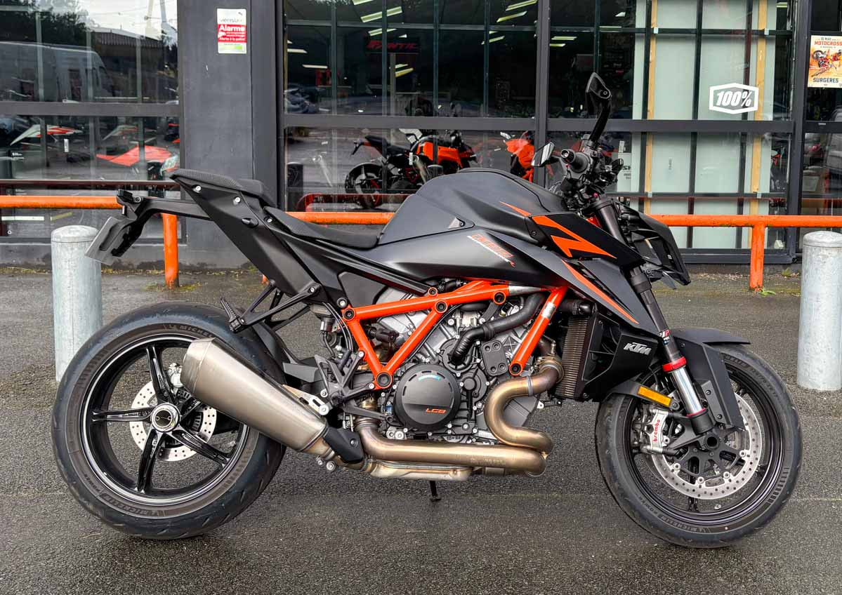 Location moto Laval Ducati 400 Scrambler 1