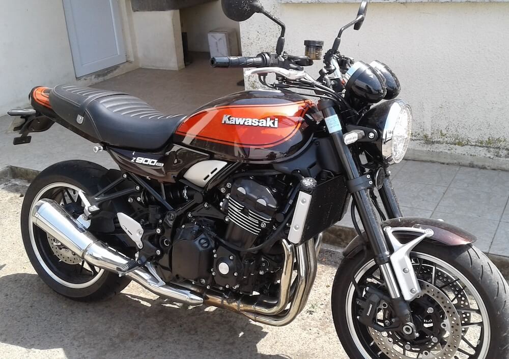 Rent Kawasaki 900 RS Easy Renter