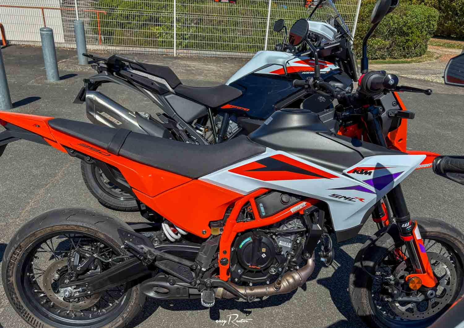 Location moto Laval Ducati 400 Scrambler 1