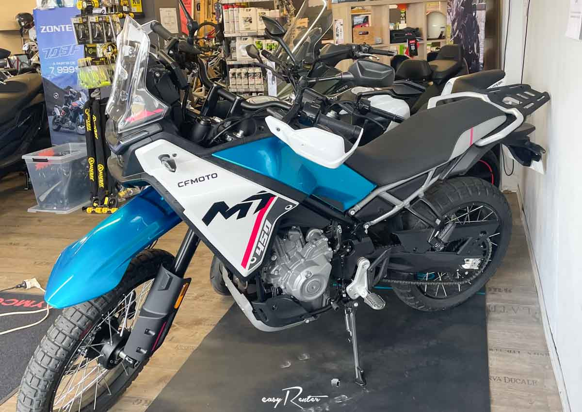 Location moto Laval Ducati 400 Scrambler 1