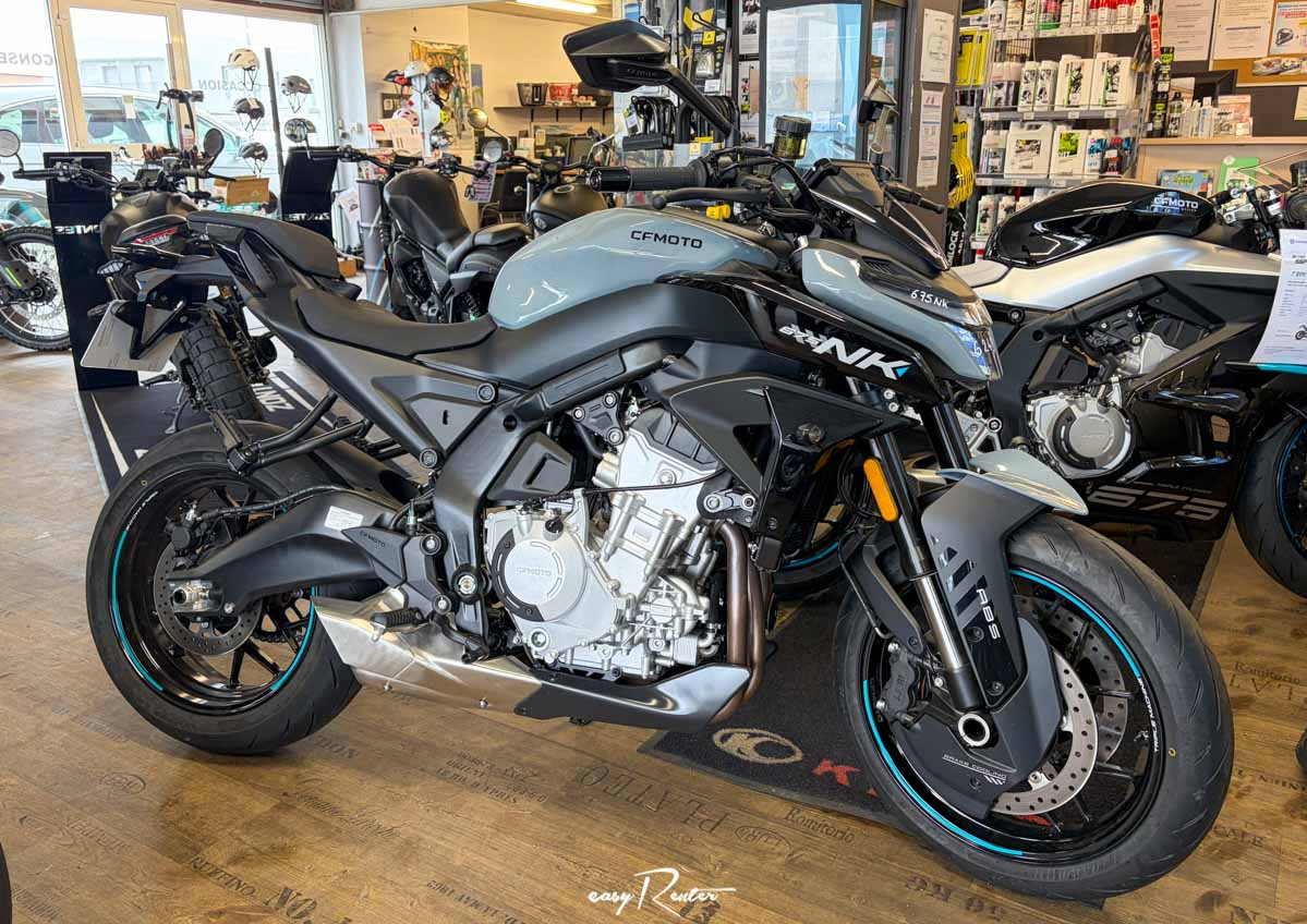 Location moto Laval Ducati 400 Scrambler 1