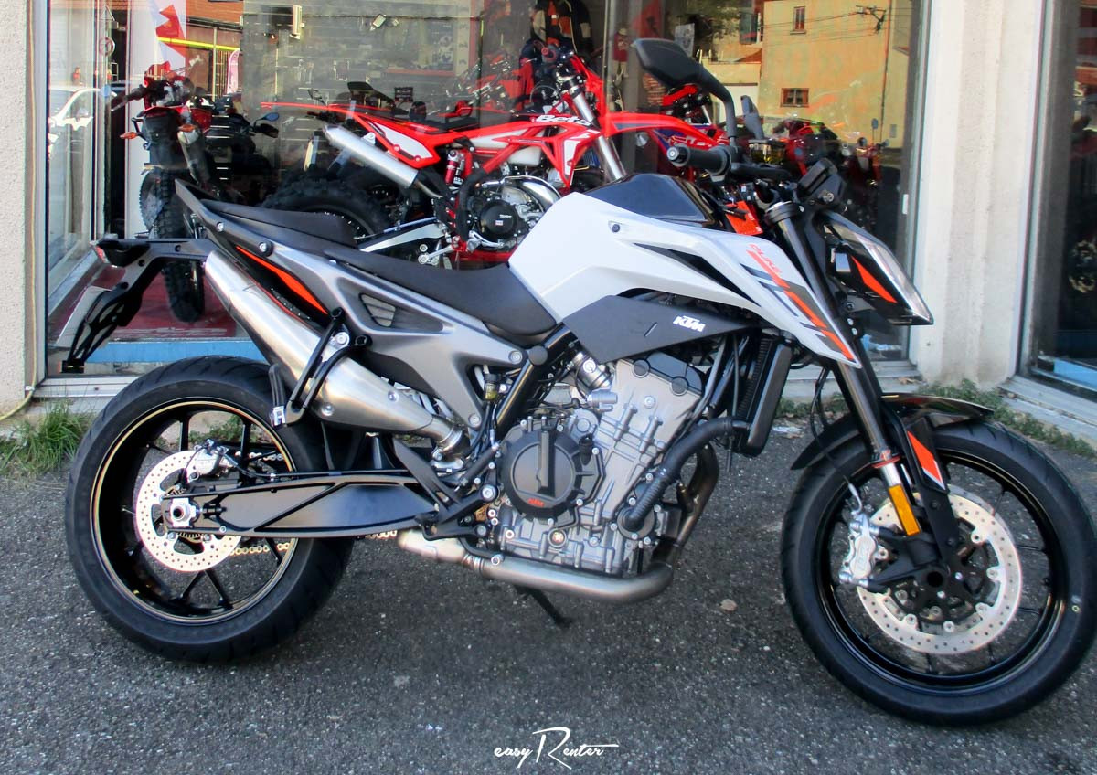 Location moto Laval Ducati 400 Scrambler 1