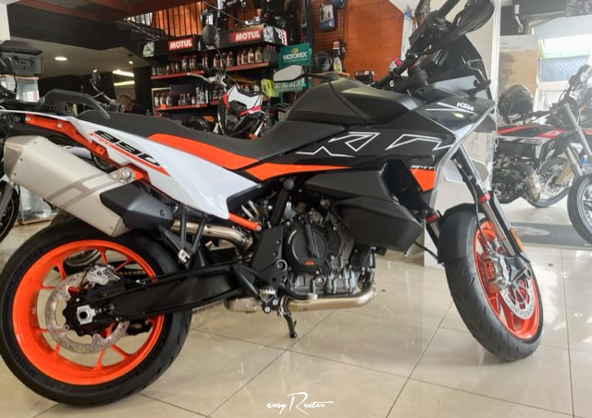 Location moto Laval Ducati 400 Scrambler 1