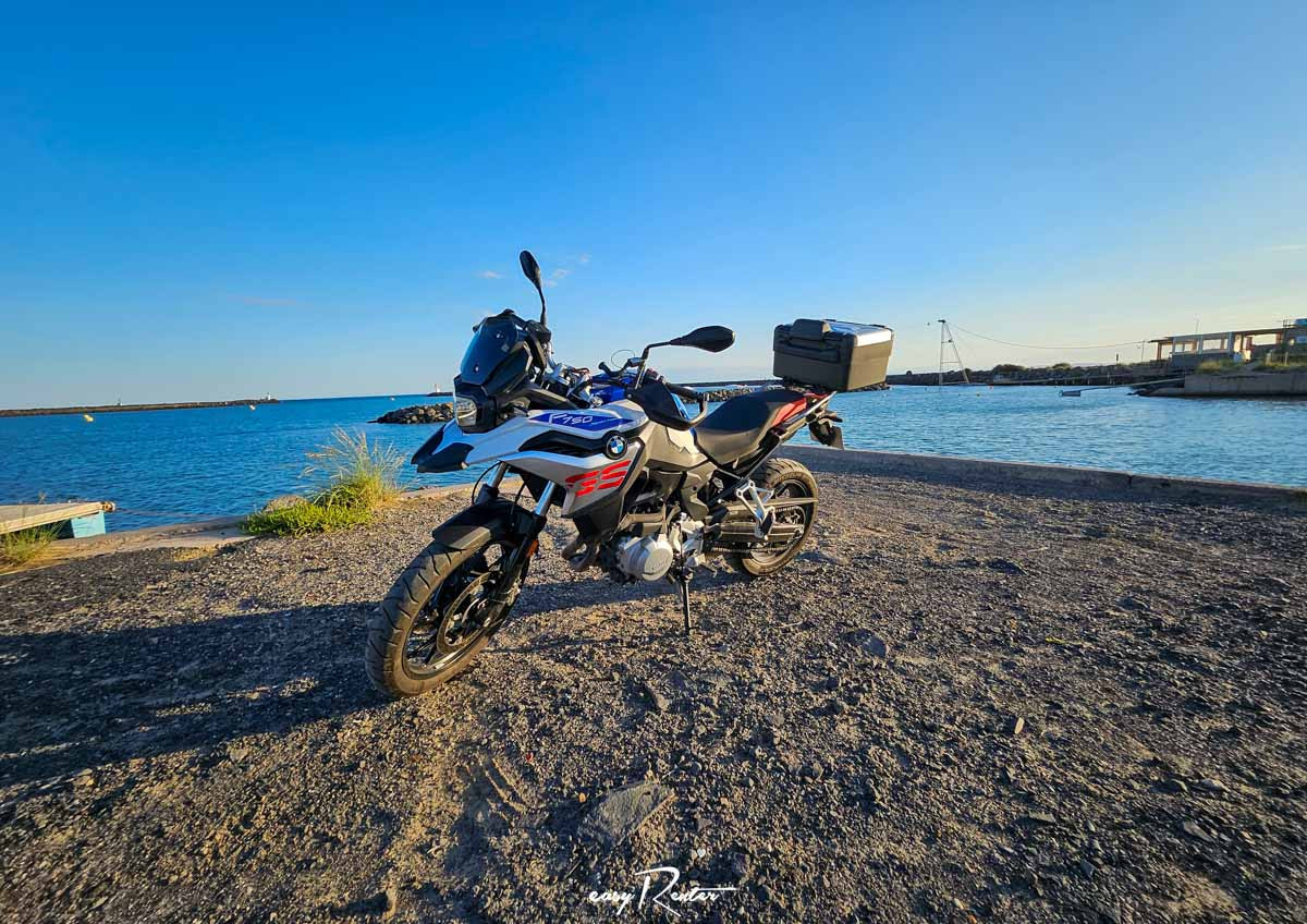 Bailleul BMW F 900 R A2 motorcycle rental 15684