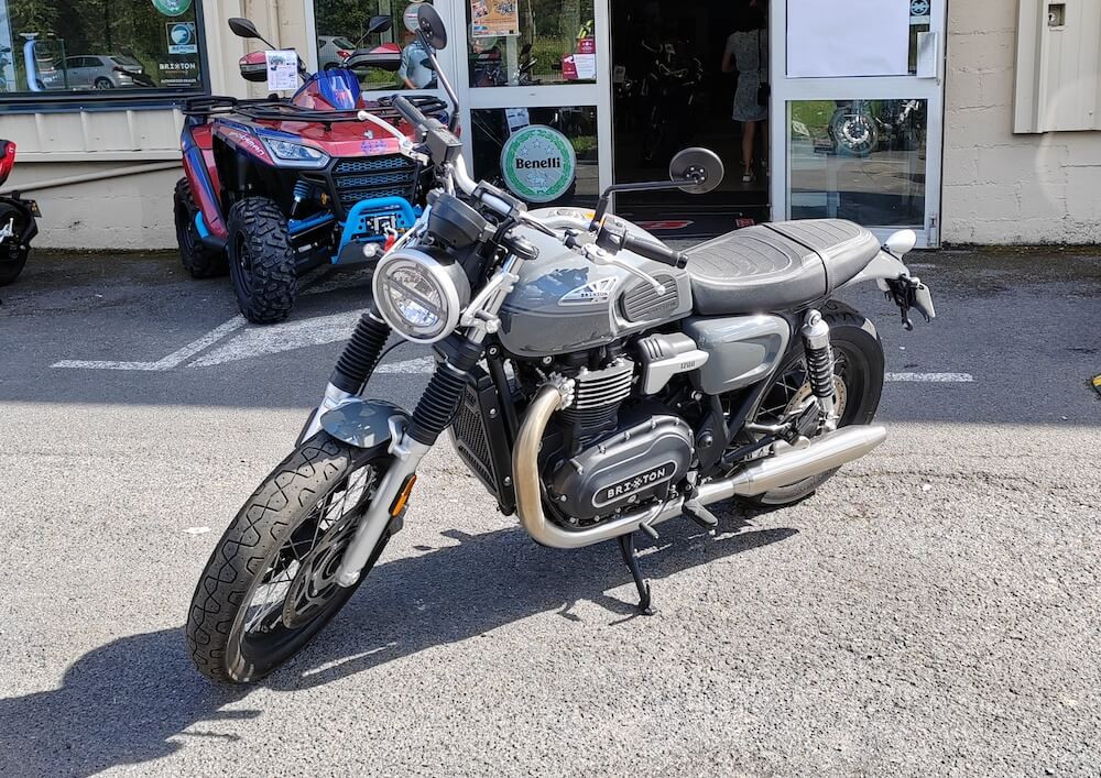 Rodez Benelli 400 Imperiale motorcycle rental 14778