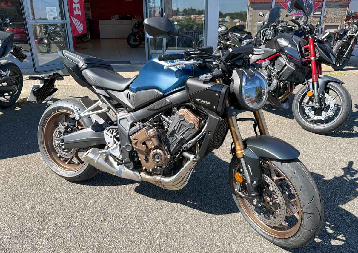 Location moto Laval Yamaha MT07 1