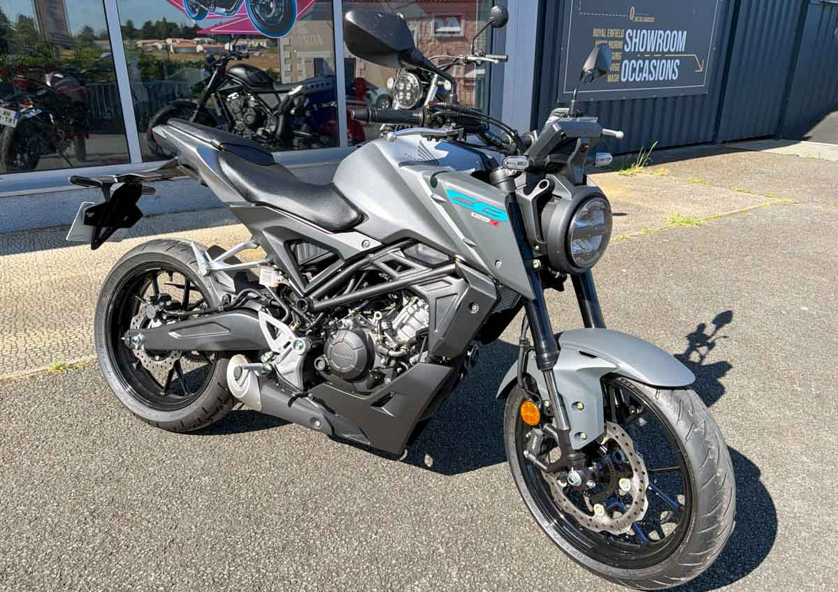 Location moto Laval Yamaha MT07 1