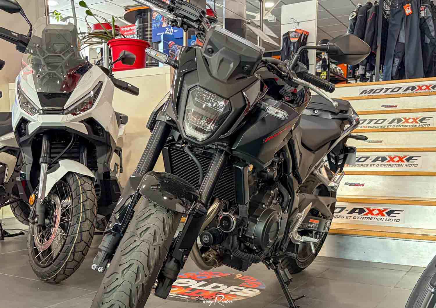 Le Mans Silence S01 scooter rental 18789