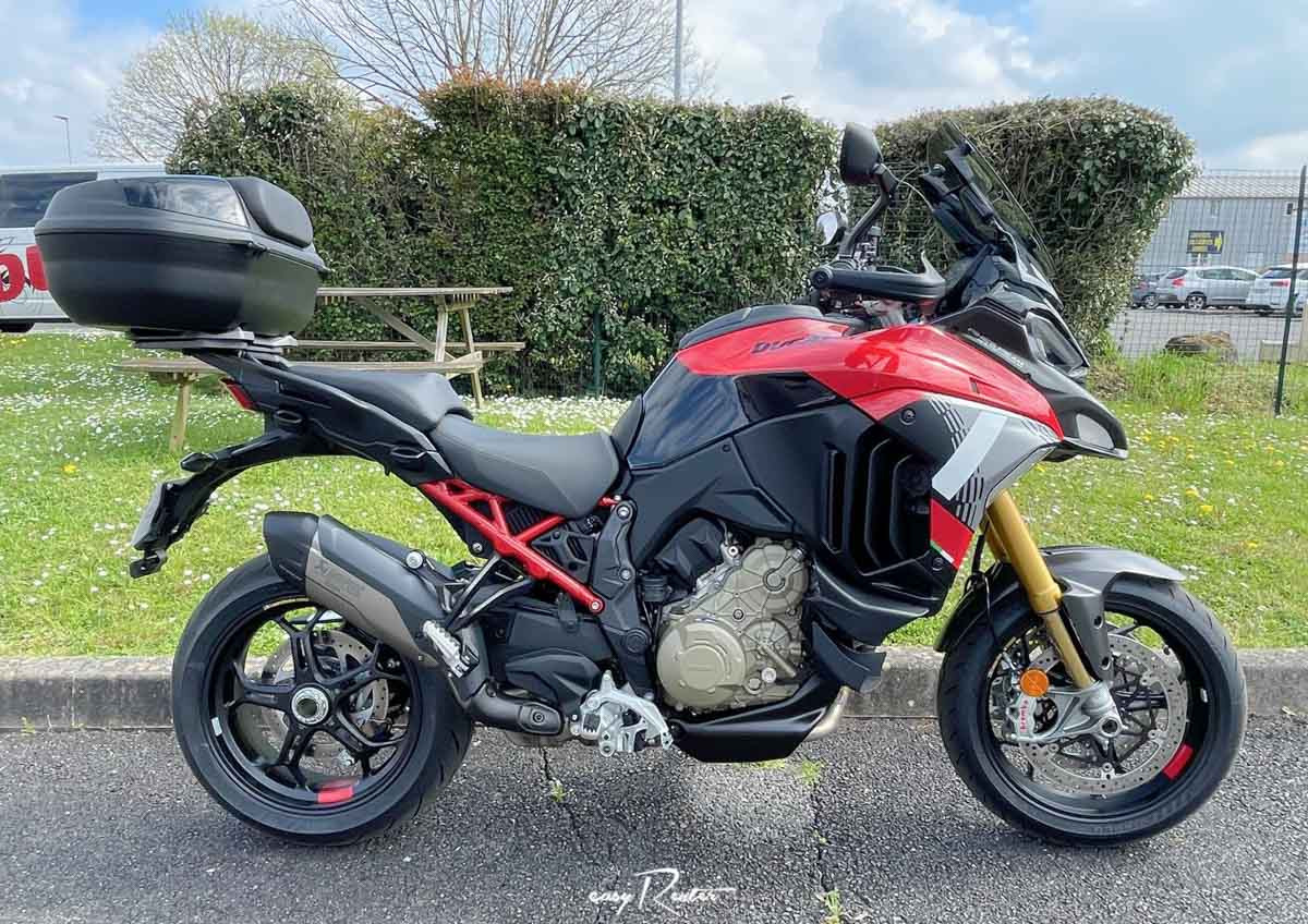 Location moto Laval Ducati 400 Scrambler 1