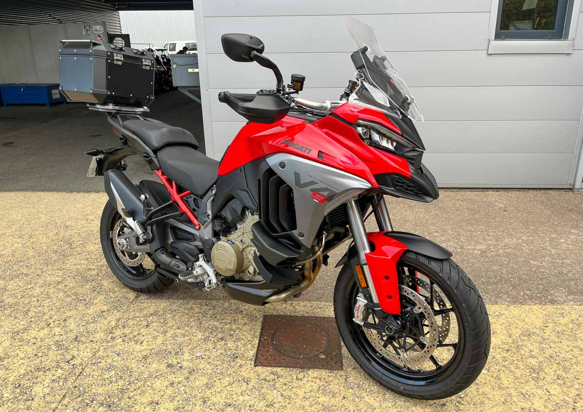 Le Mans Silence S01 scooter rental 18789