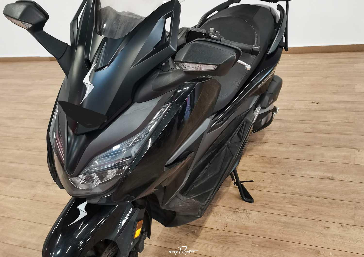 Le Mans Silence S01 scooter rental 18789
