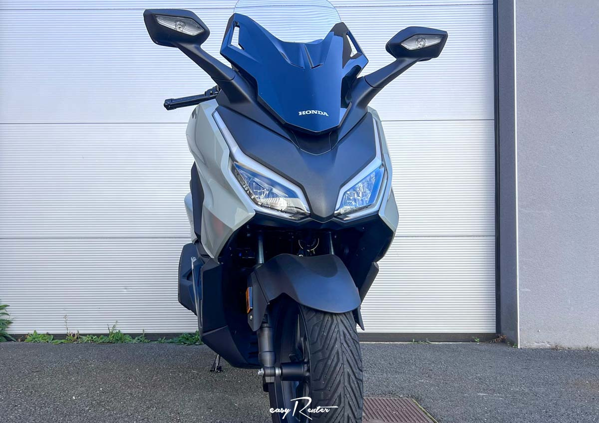 Le Mans Silence S01 scooter rental 18789