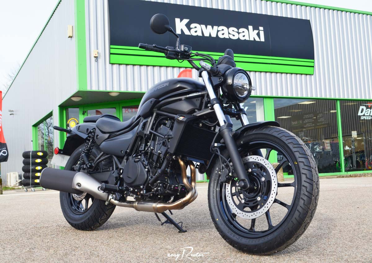 Angers Kawasaki Z900 RS motorcycle rental 15641