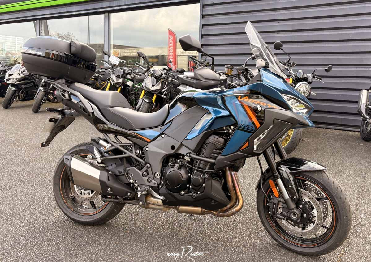 Angers Kawasaki Z900 RS motorcycle rental 15641