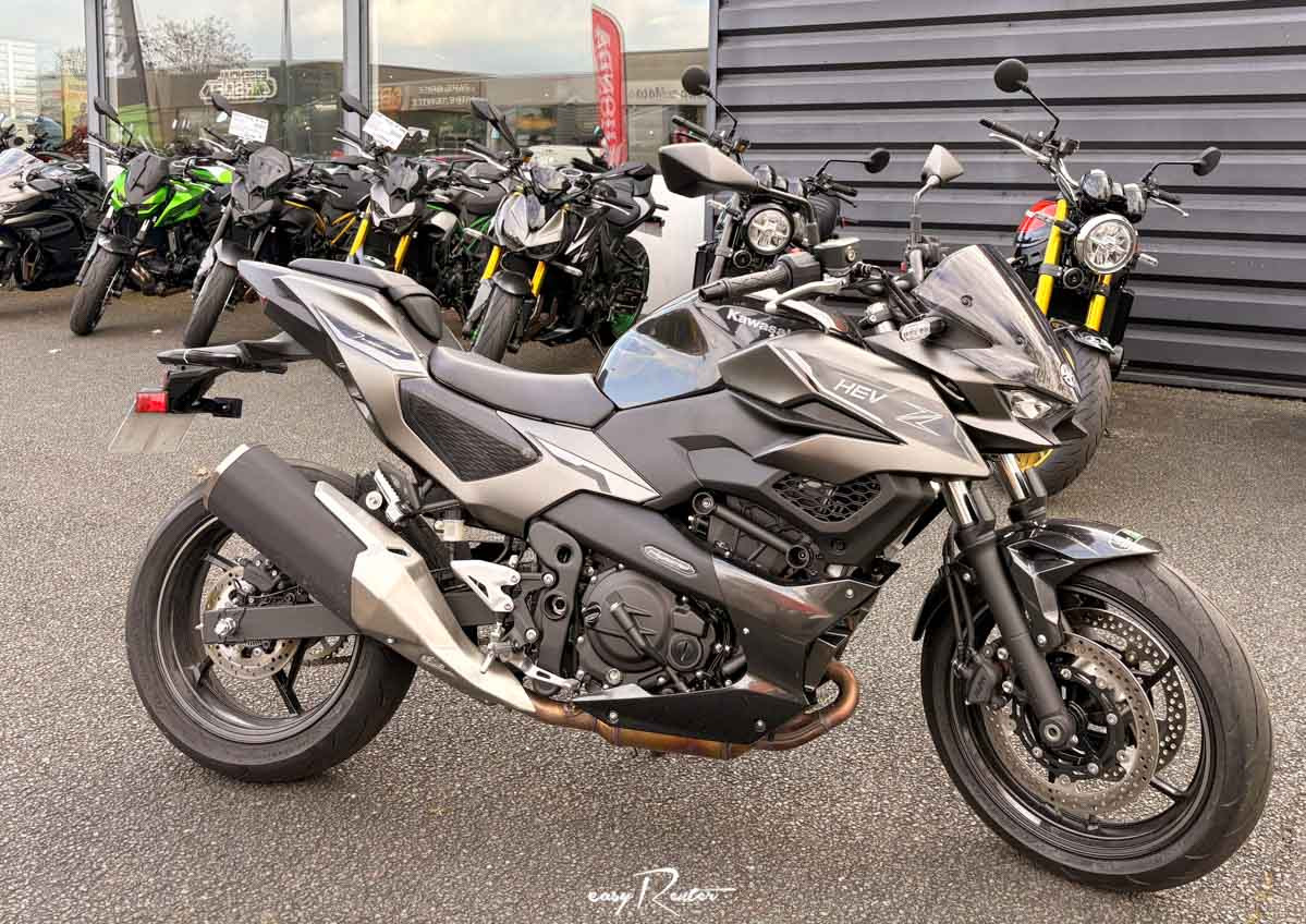 Angers Kawasaki Z900 RS motorcycle rental 15641