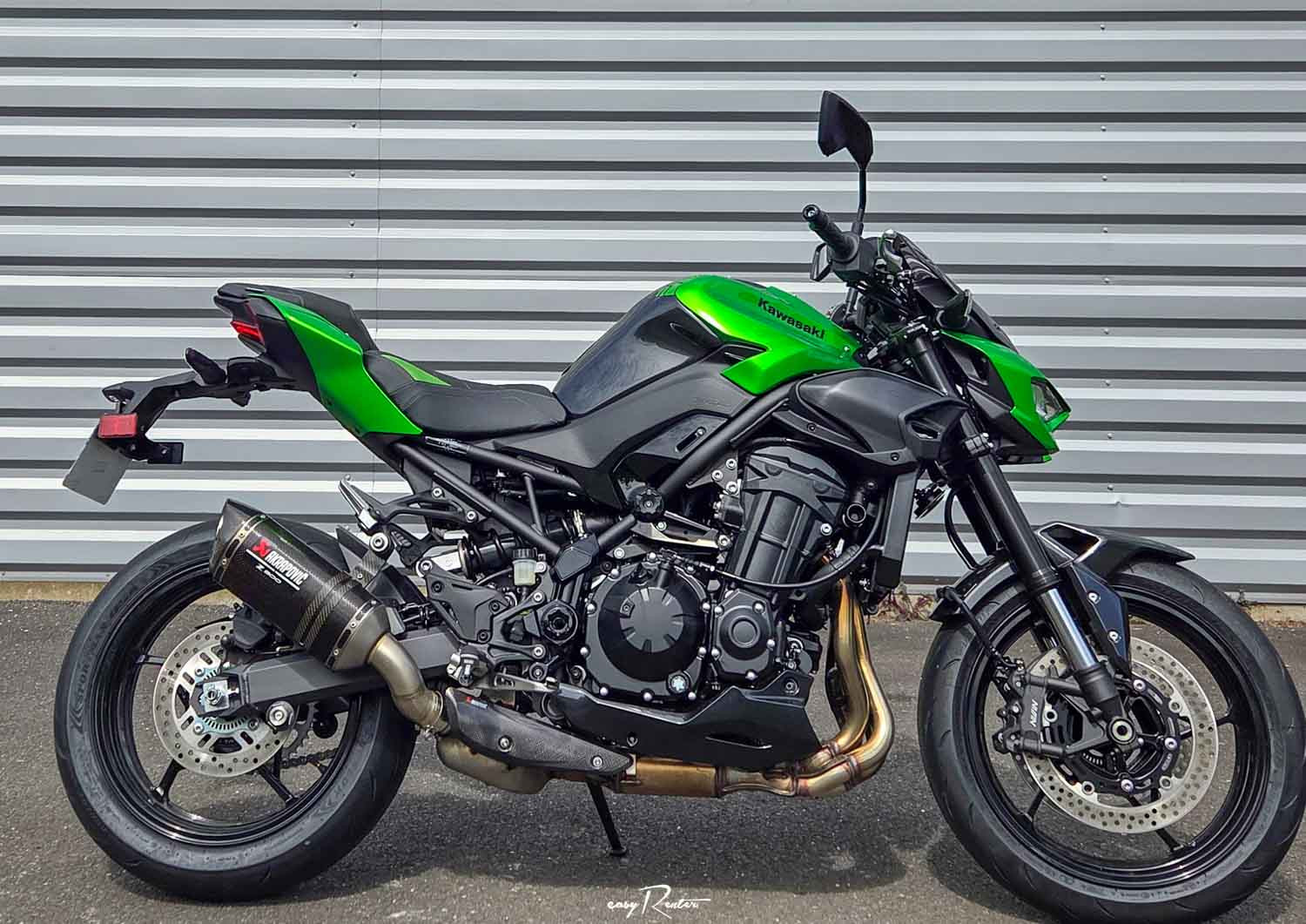 Nancy Guzzi V7 Stone motorcycle rental 14939