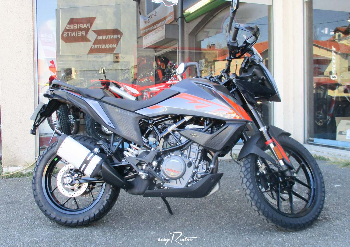 Location moto Laval Ducati 400 Scrambler 1