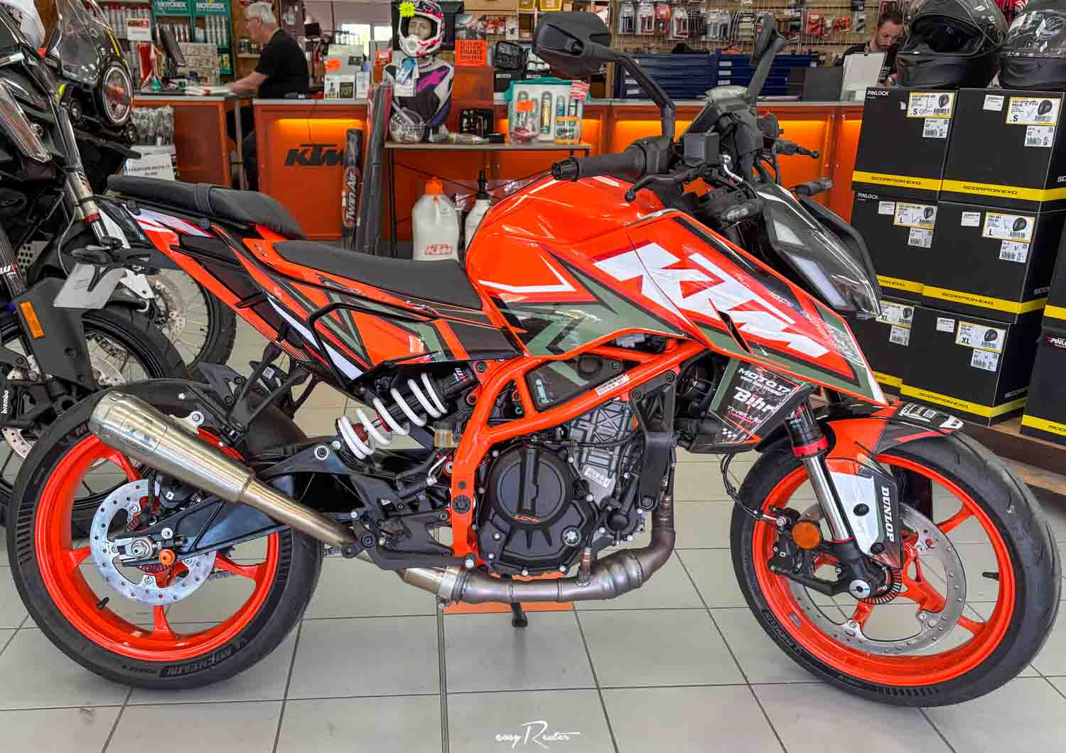 Location moto Laval Ducati 400 Scrambler 1