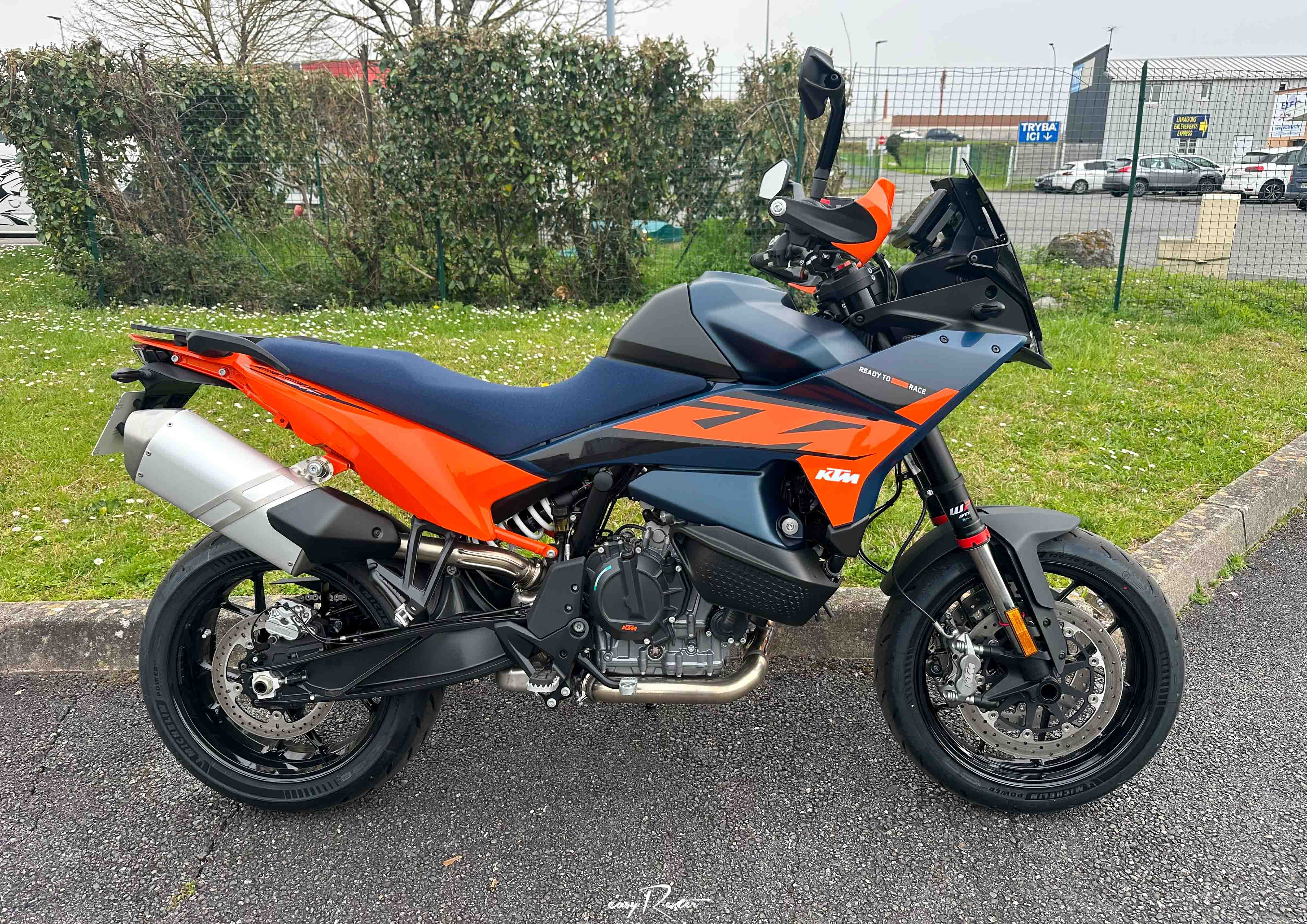 Angers KTM 890 Duke L motorcycle rental 15589