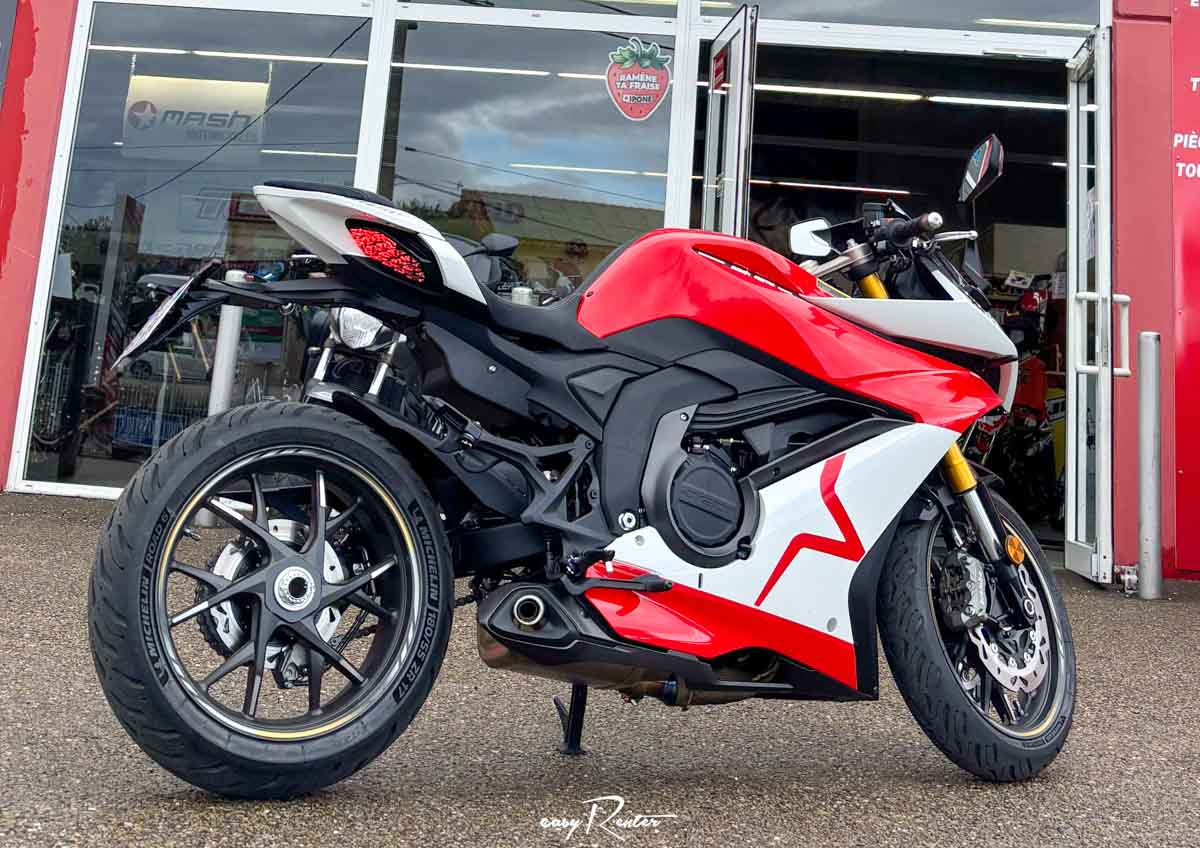 Saint-Lô Kawasaki Z650 A2 motorcycle rental 14194