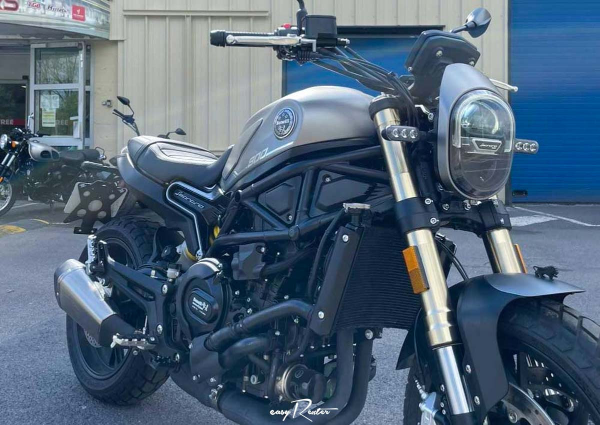 Rodez Benelli 400 Imperiale motorcycle rental 14778