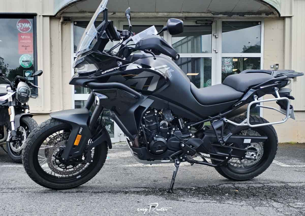 Rodez Benelli 400 Imperiale motorcycle rental 14778
